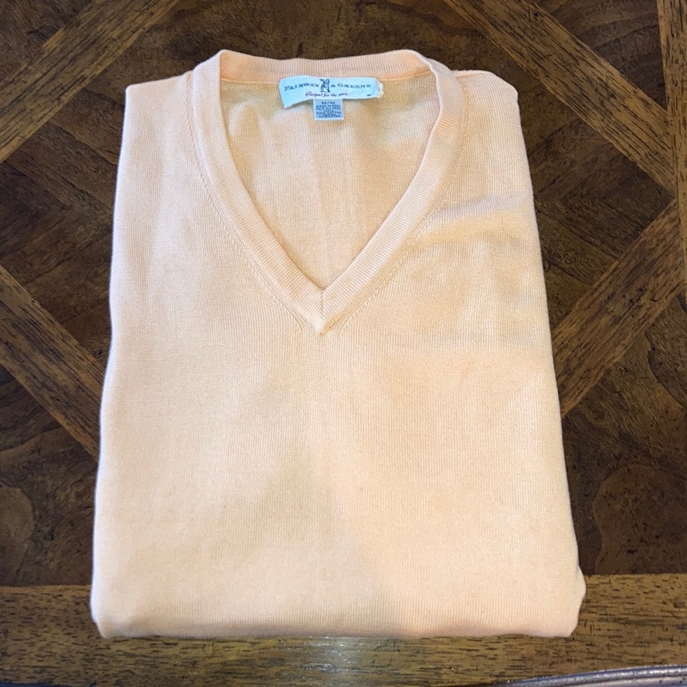 Fairway & Greene. Peach V-Neck Sweater. Size M.